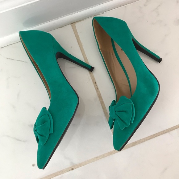 Suede bowed pumps! - Picture 4 of 10
